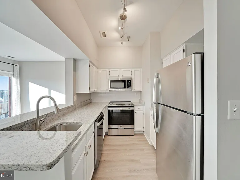 2400 Clarendon Blvd #Penthouse 12 — Photo 7