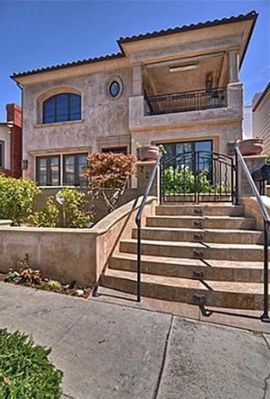 4 bed, 4.5 bath, 4215 sqft, $20,950 — Photo 3