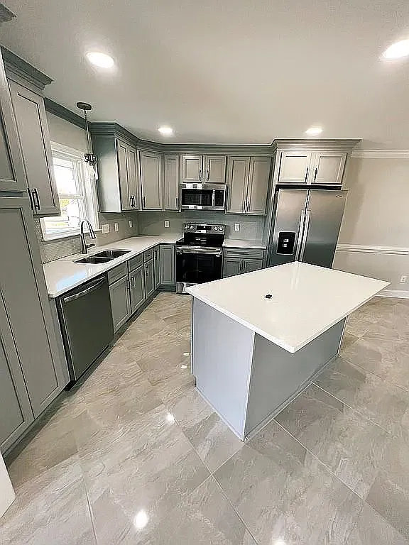 3 bed, 985 sqft, $1,650 — Photo 2