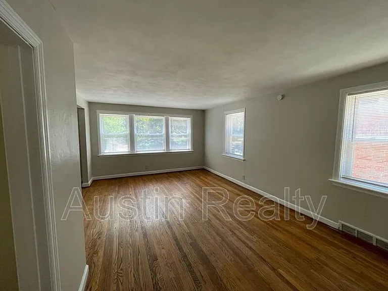7215 Amherst Ave — Photo 4
