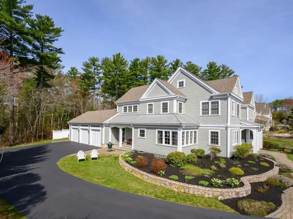 15 Saddle Ln, Hanover, MA 02339