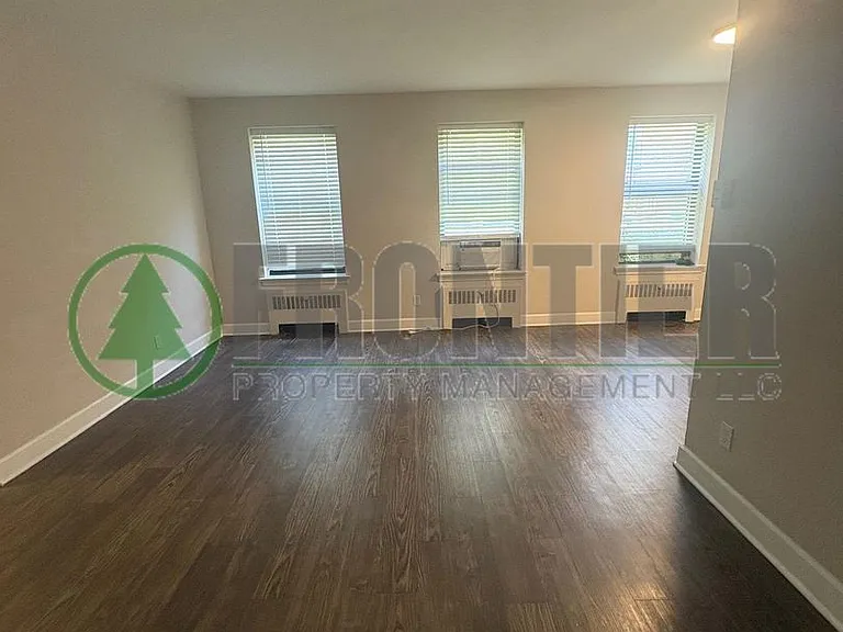 Renovated Studios, 1, & 2 bed apartments! — Photo 32