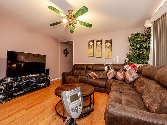 3rd image of 2059 E 14th St