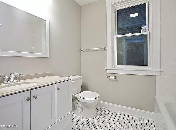 4th image of 2714 W Winnemac Ave APT 3