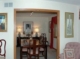 300 Lake View Pl, Barrington, IL 60010