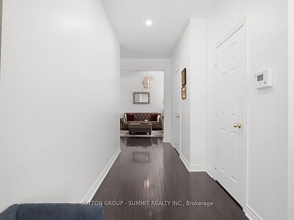 5th image of 426 Bessborough Dr