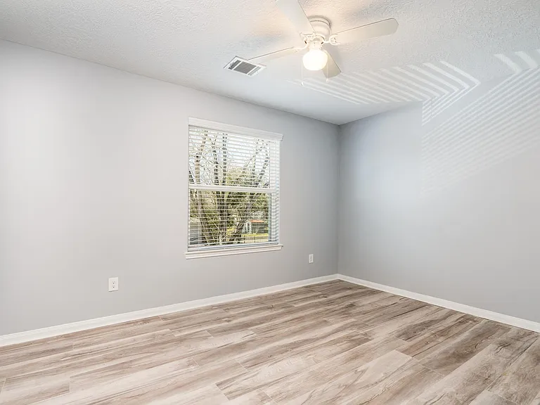 207 N Poplar St #B — Photo 13