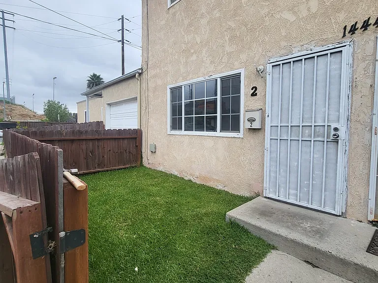 1444 Sanford Ave — Photo 4