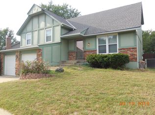 1912 E Stratford Rd, Olathe, KS 66062