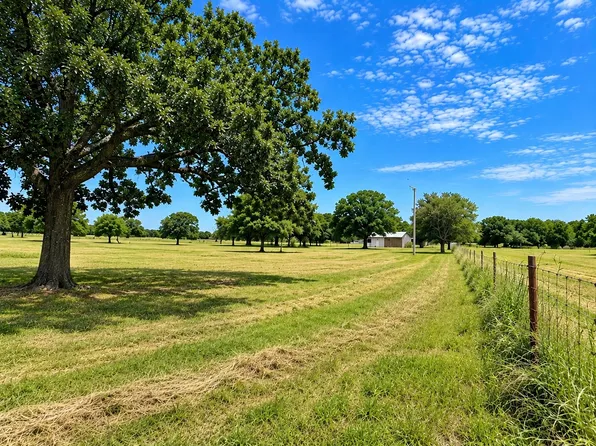 1438 Hurst Rd, Axtell, TX 76624