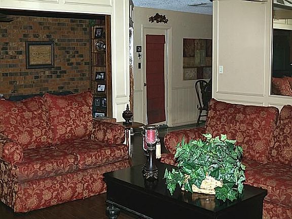 3rd image of 1001 Tulane Dr