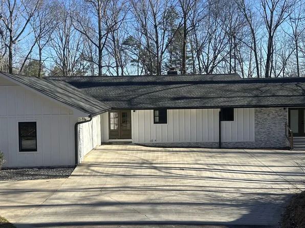 250 Harbor Heights Cir, Lavonia, GA 30553