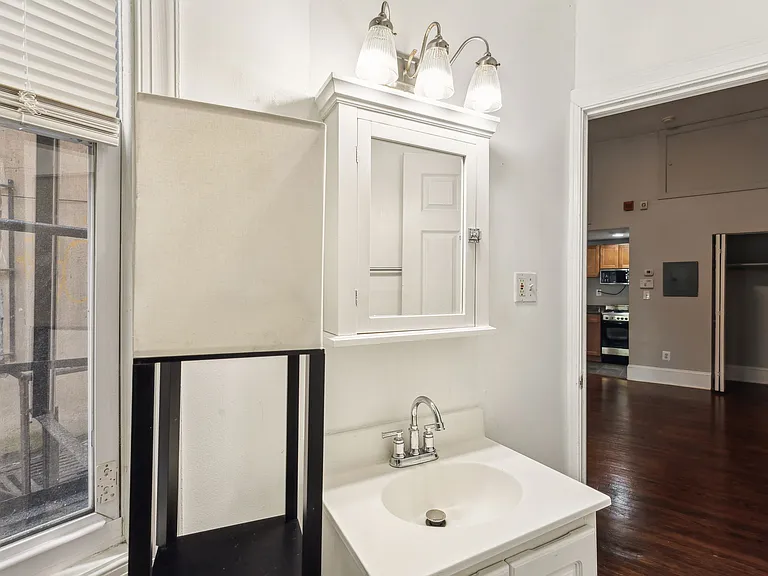 1931 Chestnut St #2D — Photo 8