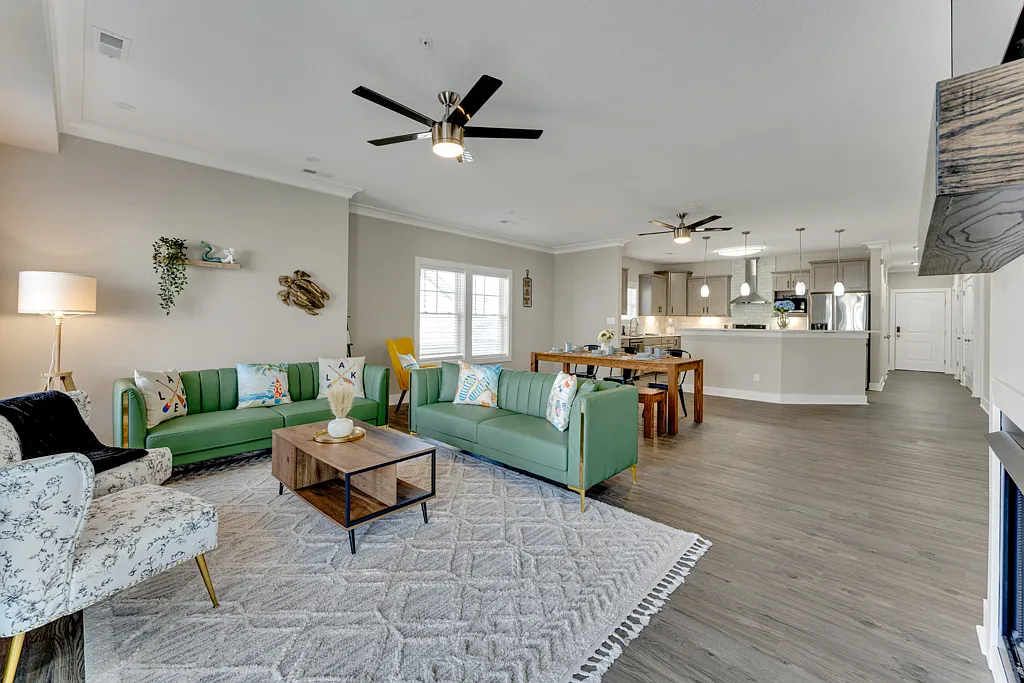 4 bed, 2.5 bath, 2027 sqft, $10,500 — Photo 1