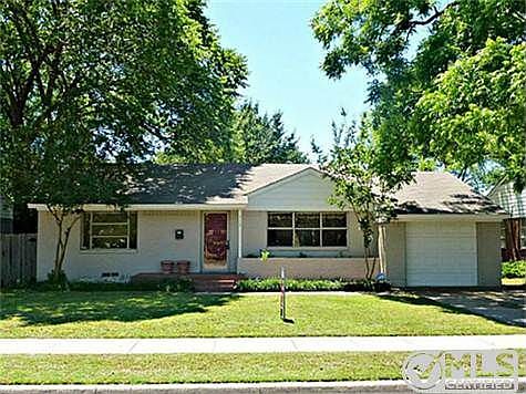 2nd image of 918 W Inwood Dr