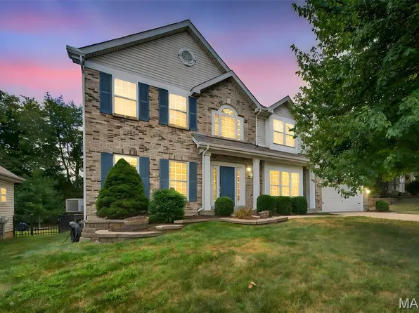 7069 Black Horse Dr, O'Fallon, MO 63368