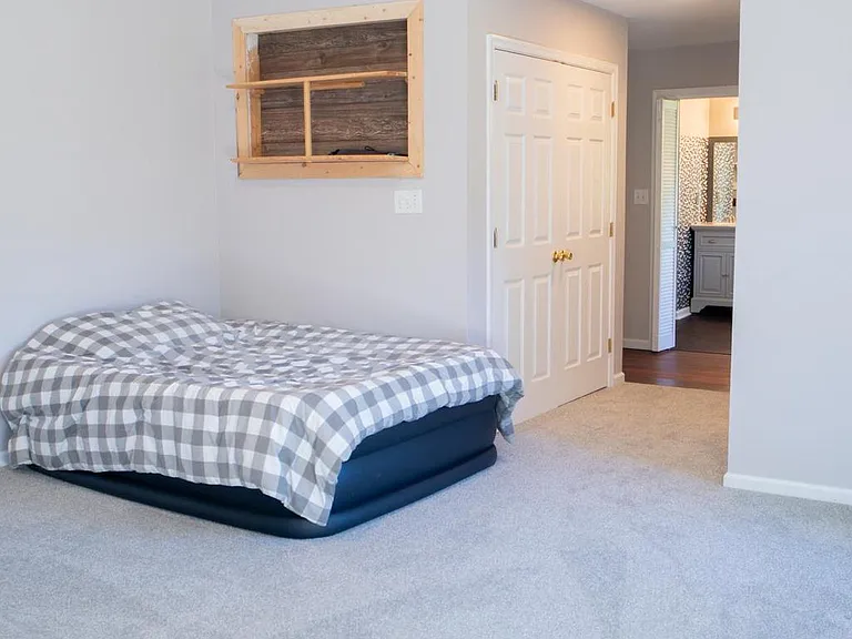 102 Thomas Ln — Photo 43