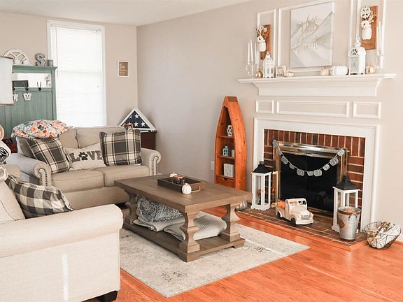 3rd image of 209 Shady Oak Dr