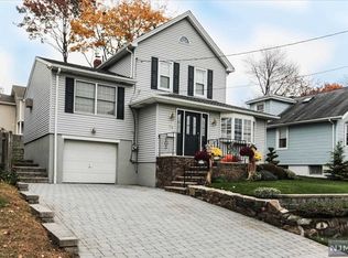 54 Lakeview St, River Edge, NJ 07661