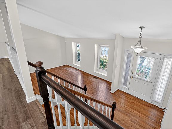 3rd image of 6030 Burnside Landing Dr