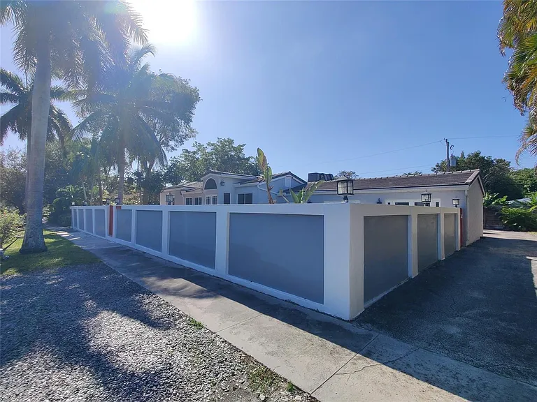 733 NE 18th Ave — Photo 88