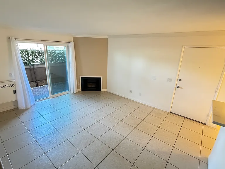 211 Woodland Pkwy #112 — Photo 2