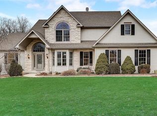 5800 Brookhaven Dr, Racine, WI 53406