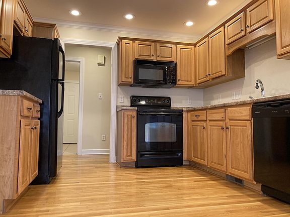 3rd image of 3734 Woodbridge Ln