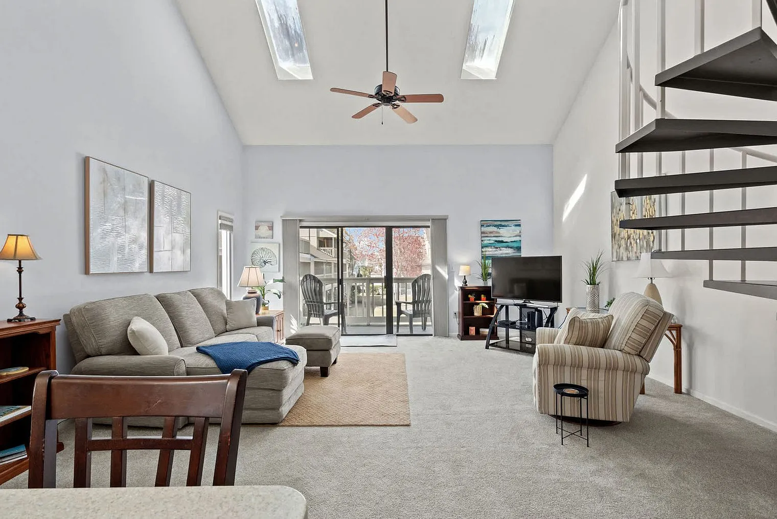 2 bed, 2.0 bath, 1194 sqft, $3,330 — Photo 2
