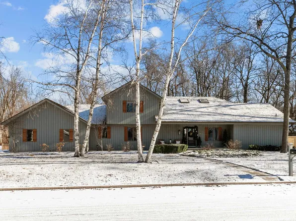 2428 Woodland Ter, Neenah, WI 54956