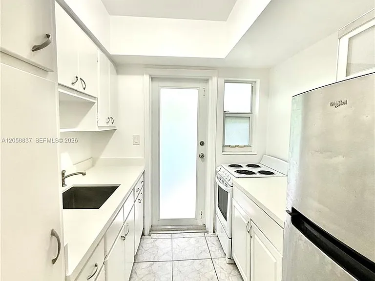1021 Michigan Ave #3 — Photo 6