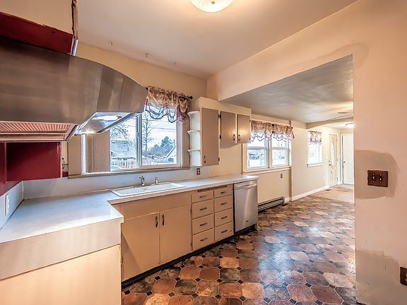 4th image of 232 Artesia Ave