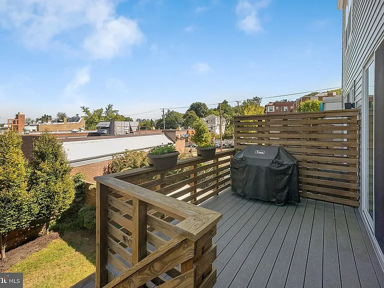 1030 Perry St NE — Photo 13
