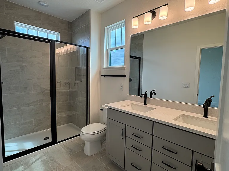 Master Bathroom (3rd Floor)