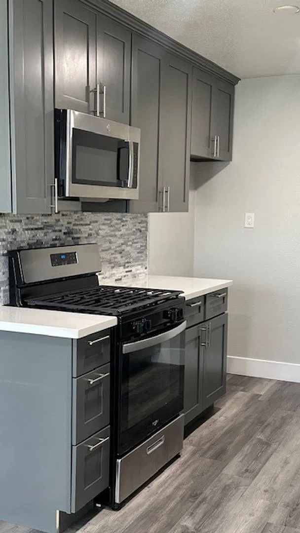 Flallon Apartments — Photo 3