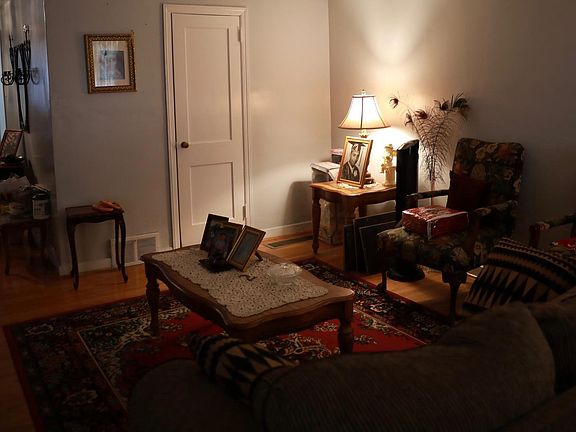 3rd image of 2007 Devereaux Ave