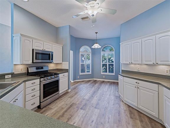5th image of 3424 Sterling St