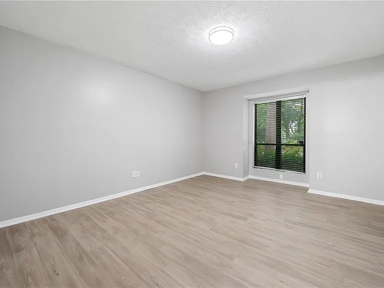 113 Tuxworth Cir — Photo 20
