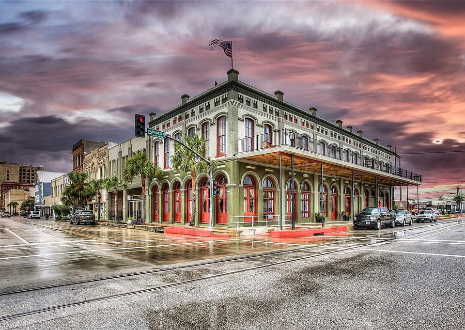 1st image of 2427 Market St #3