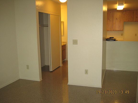 5th image of 2052 N Bush St APT 106
