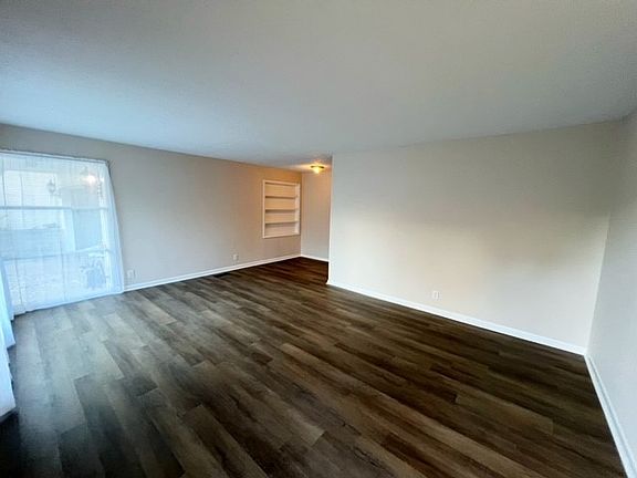 4338Living2_10092024