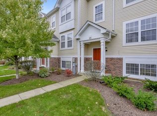 565 N Triumph Ct, Hainesville, IL 60073