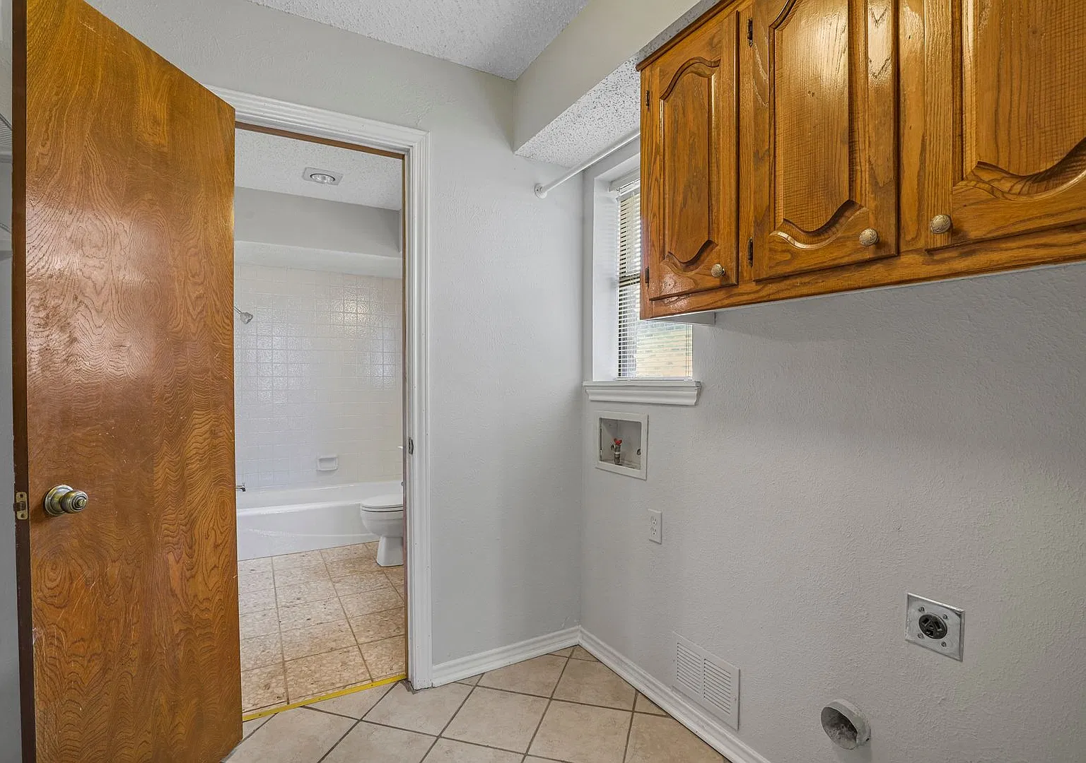 Stunning 4 Bedroom Home in a Great Location! — Photo 3