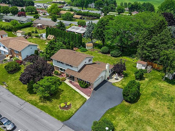 2nd image of 2831 Vista Dr N