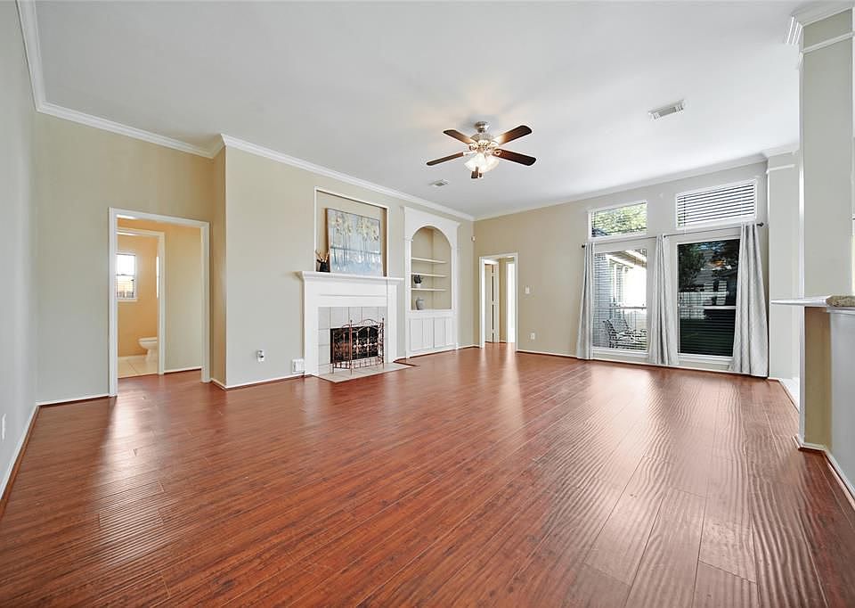 1st image of 2039 Canyon Crest Dr