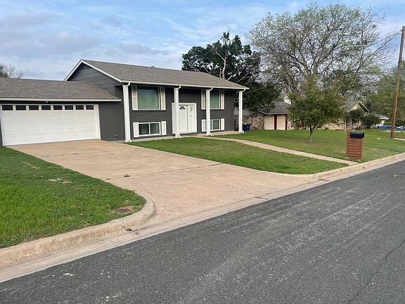 3rd image of 918 Berrywood Dr