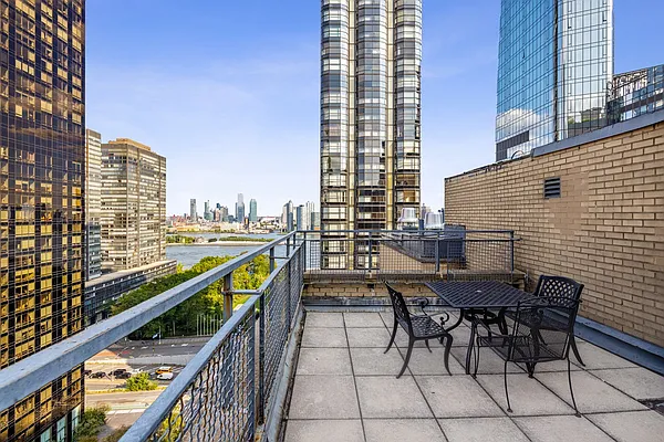 Sold by Compass | media 19