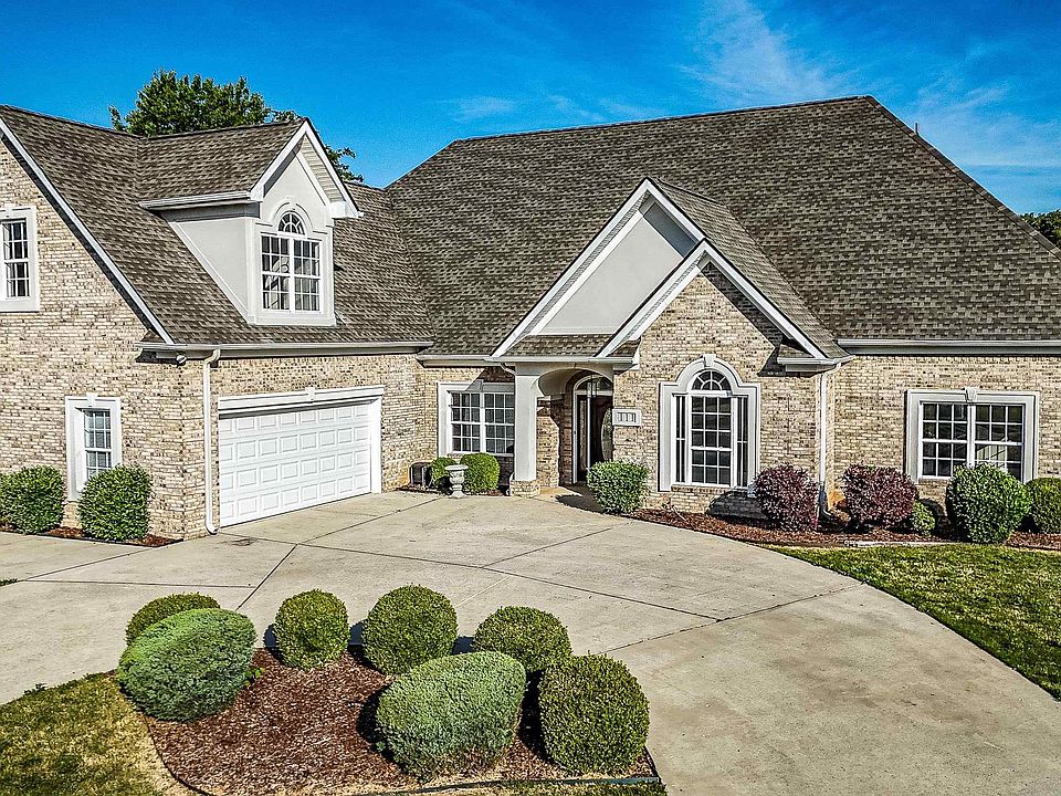1st image of 111 Compass Point Dr