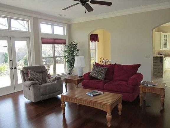 4th image of 672 Flagstaff Dr
