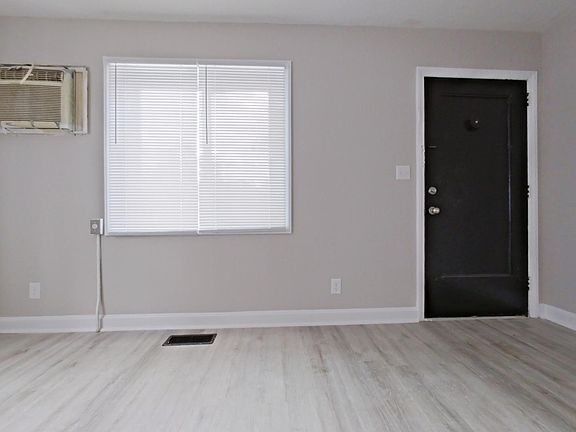 4th image of 610 Hawthorne Ave #A